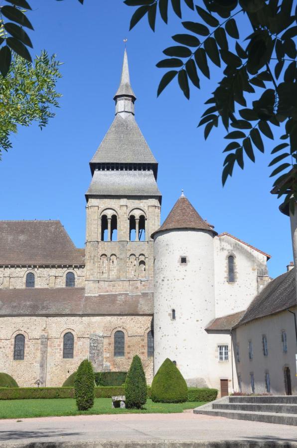 AU BORD DE L'EAU appartement 50 M2 Chambon-sur-Voueize Exterior foto