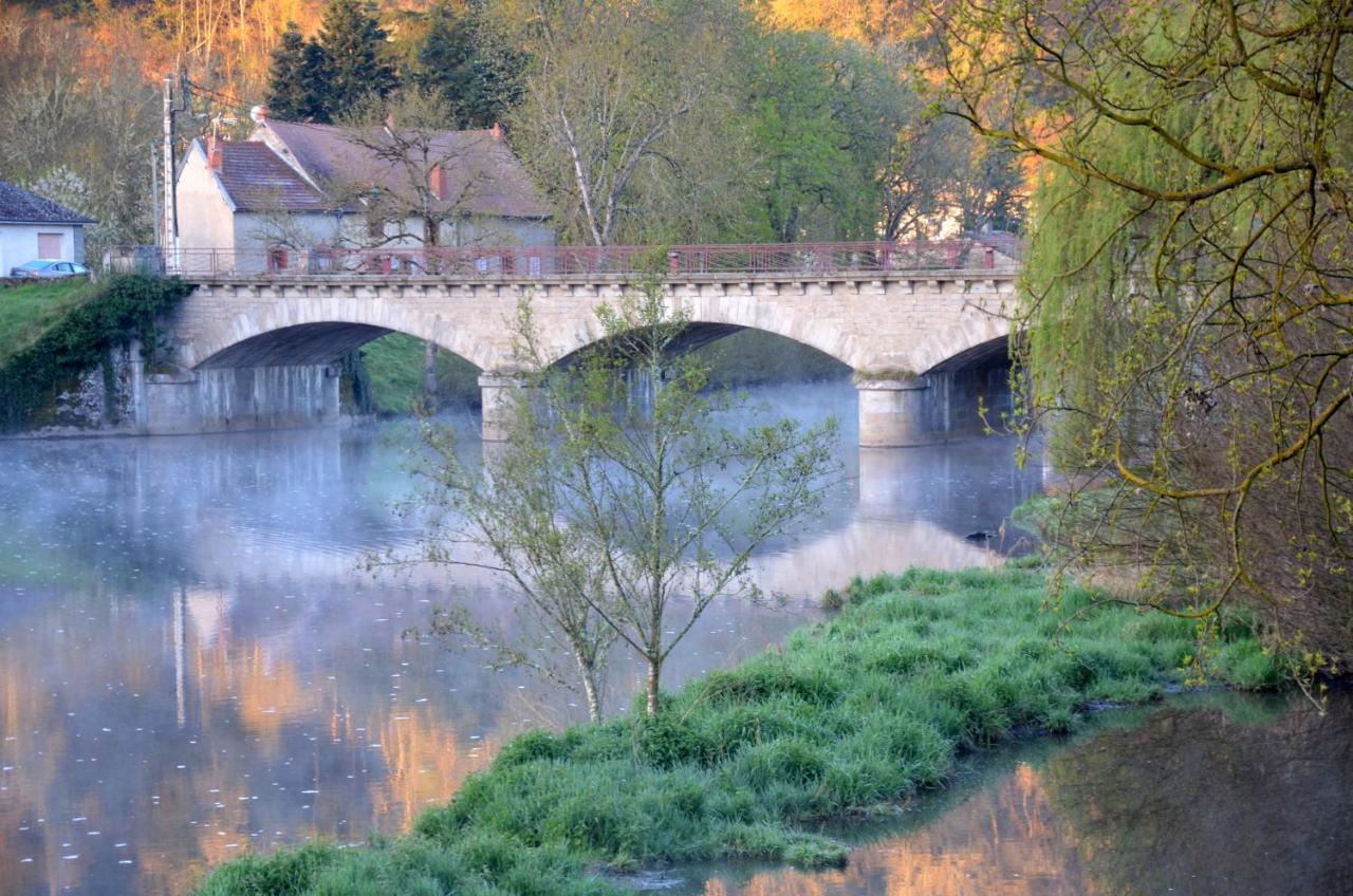 AU BORD DE L'EAU appartement 50 M2 Chambon-sur-Voueize Exterior foto
