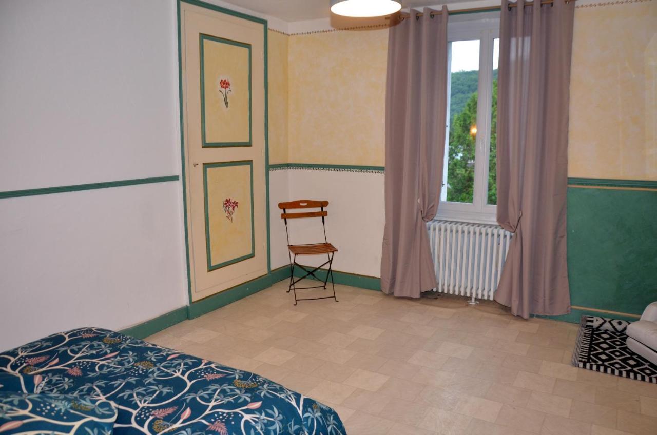 AU BORD DE L'EAU appartement 50 M2 Chambon-sur-Voueize Exterior foto