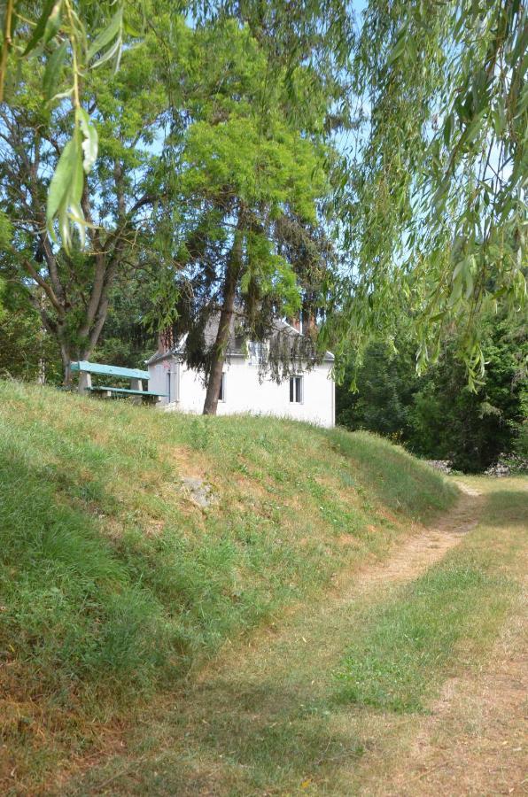 AU BORD DE L'EAU appartement 50 M2 Chambon-sur-Voueize Exterior foto