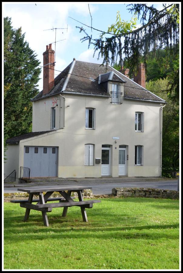 AU BORD DE L'EAU appartement 50 M2 Chambon-sur-Voueize Exterior foto