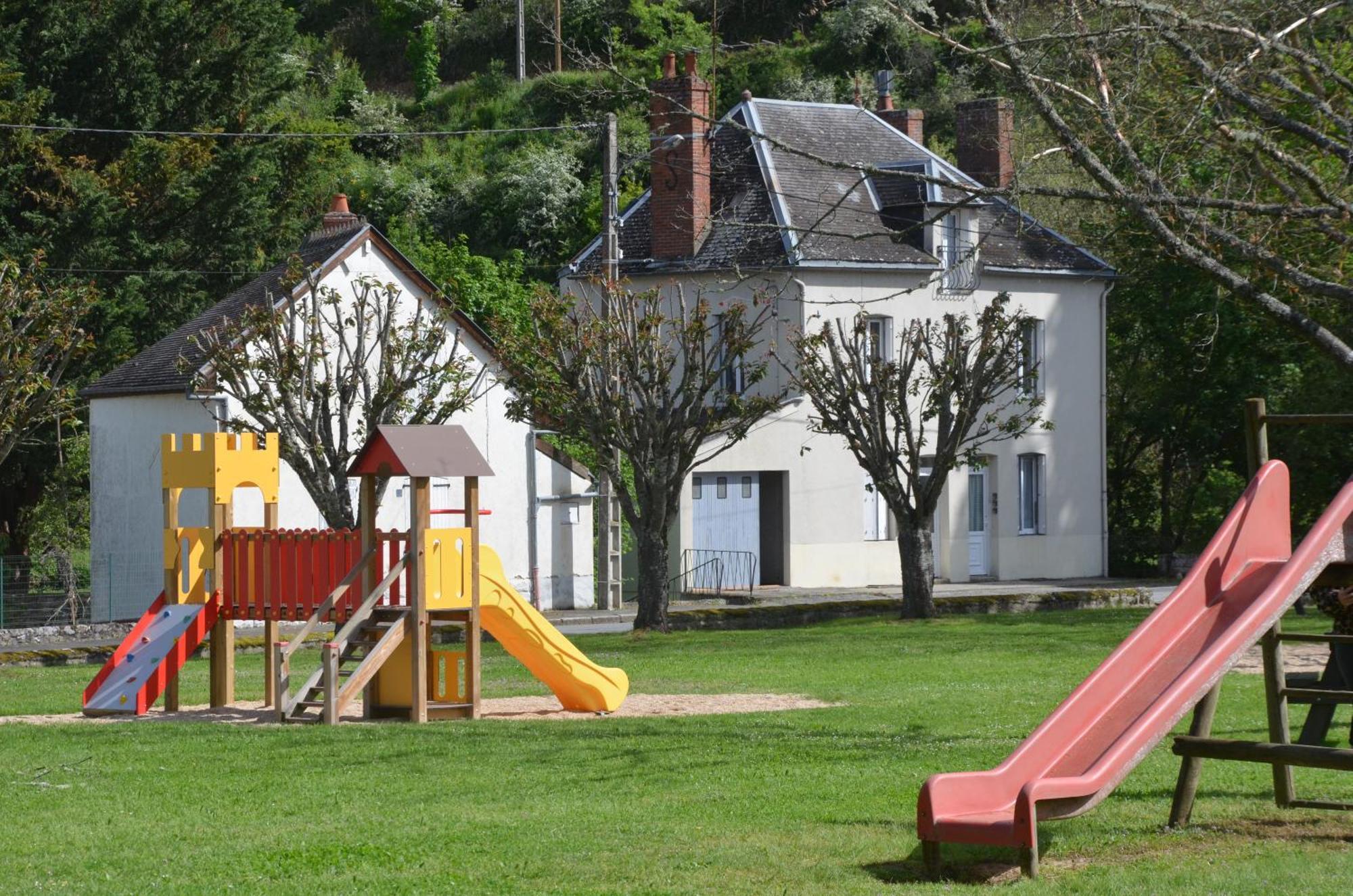 AU BORD DE L'EAU appartement 50 M2 Chambon-sur-Voueize Exterior foto